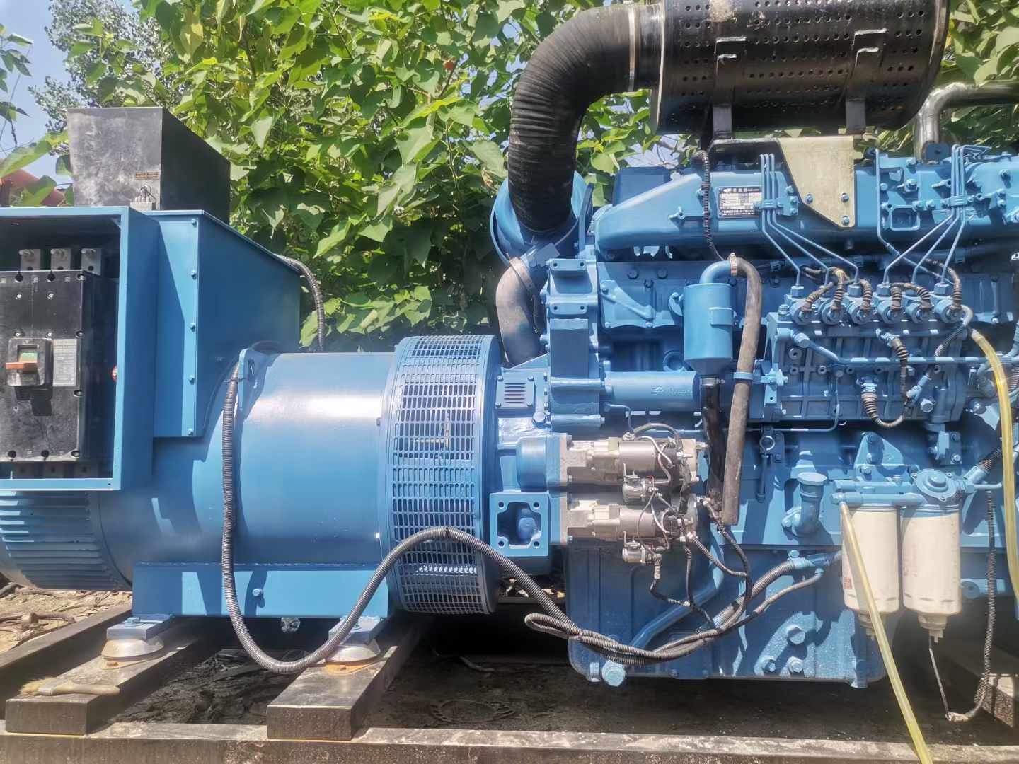 未央详细说明降低 800kW 柴油发电机输出电流波动的方法